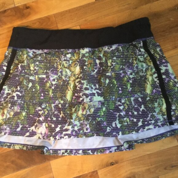 Lululemon skorts multi colored size 12 excellent used condition black stripe - Picture 1 of 5